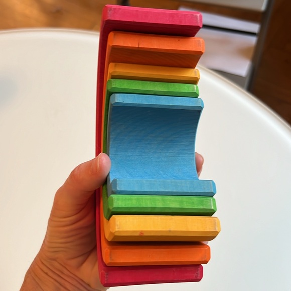 Grimm’s Nesting Wooden Rainbow Blocks tunnel bridge arch 5 pieces - Picture 3 of 3